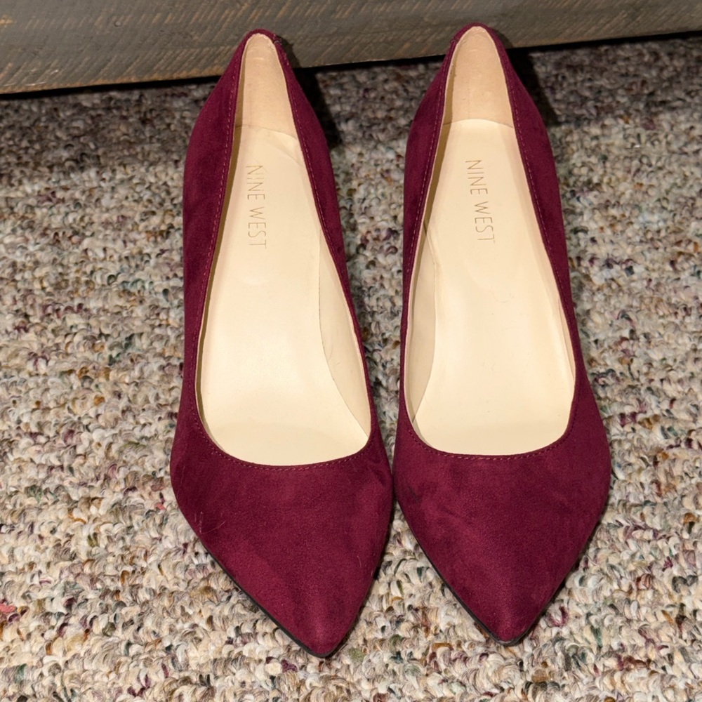 Women's size 6 Nine West maroon chunky  Heel, 6M